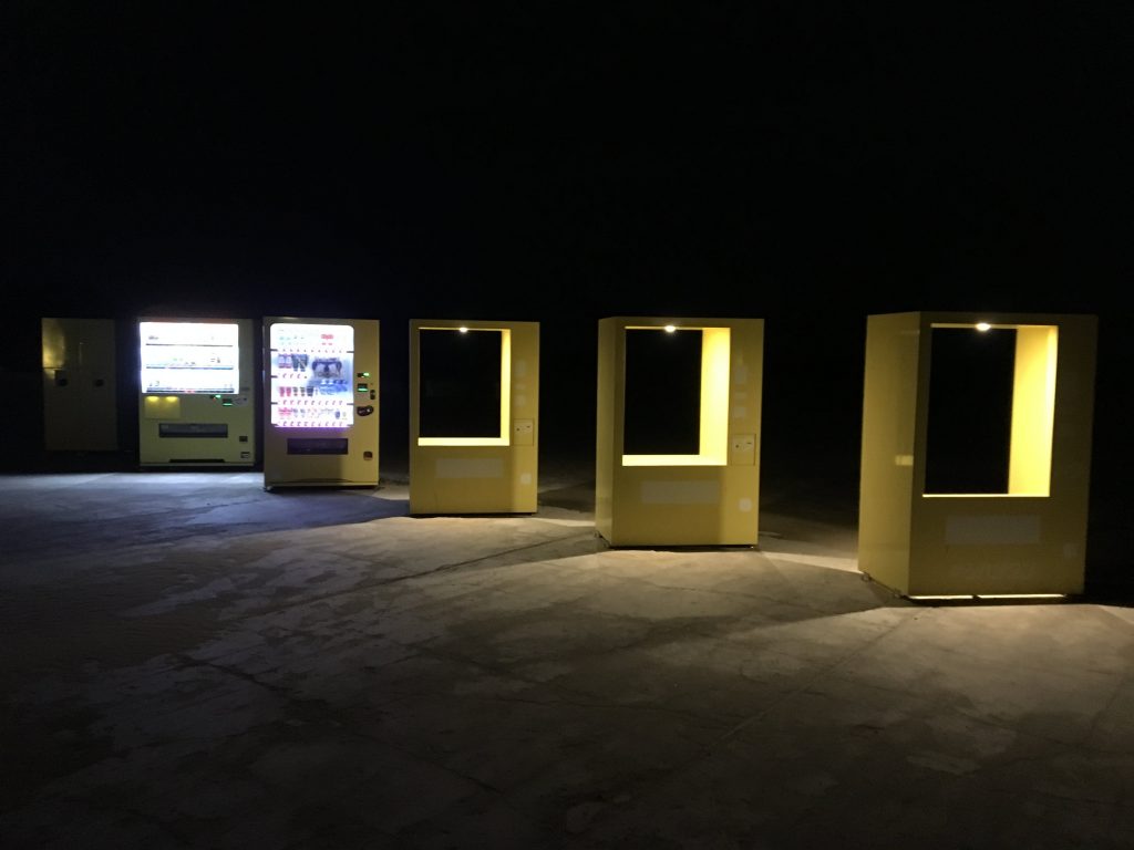 夜のジハングンの自動販売機