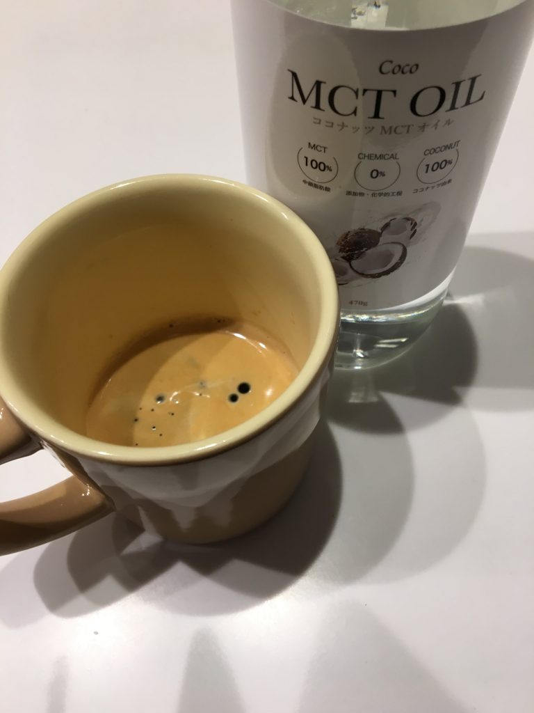 MCTオイル入りのコーヒー
